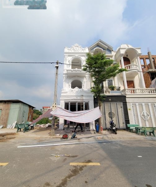 Diện tích đất 76m2, bán biệt thự vị trí ở Lê Hồng Phong, Dĩ An, căn nhà gồm tổng cộng 5 phòng ngủ, ngõ đi rộng 13 m giá rẻ bất ngờ-01