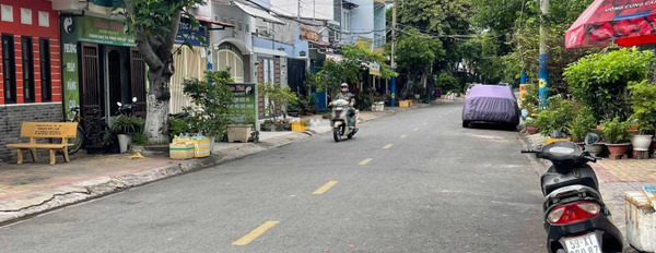 Bán nhà có diện tích 91m2 vị trí thuận lợi ngay trên Phước Bình, Hồ Chí Minh giá bán bất ngờ 7.3 tỷ tổng quan trong căn nhà có 1 PN, 1 WC-02