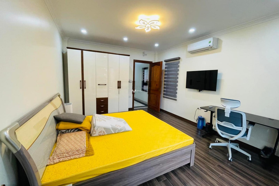 Nhà gồm có 4 phòng ngủ bán nhà bán ngay với giá mua liền từ 8.7 tỷ có diện tích rộng 65m2 gần Thịnh Quang, Hà Nội-01