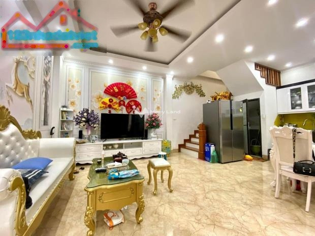 Ở tại Thái Thịnh, Đống Đa, bán nhà, giá bán công khai 6.2 tỷ diện tích chuẩn 45m2, trong nhà có 5 PN liên hệ chính chủ.-01