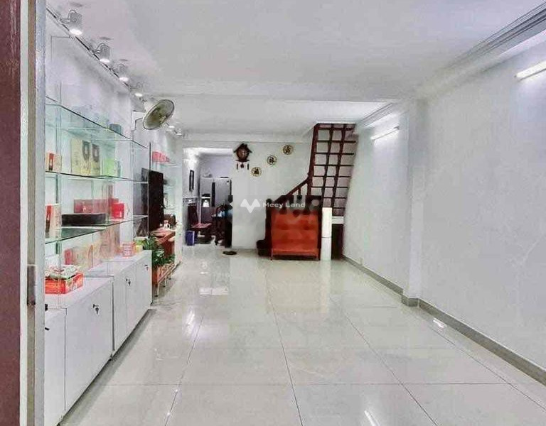 Tại Quận 7, Hồ Chí Minh cho thuê nhà thuê ngay với giá tốt chỉ 15 triệu/tháng, nhìn chung bao gồm 3 PN, 2 WC-01