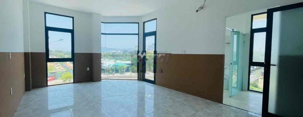 Cho thuê nhà có diện tích gồm 142m2 vị trí mặt tiền nằm ở Hoàng Thị Loan, Liên Chiểu giá thuê công khai 30 triệu/tháng-02