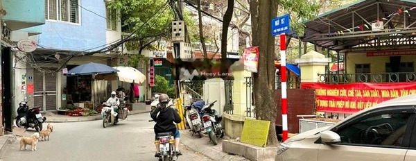 Giá 6.2 tỷ bán nhà có diện tích chung là 47m2 vị trí đặt tọa lạc ngay ở Pháo Đài Láng, Hà Nội trong căn này gồm 3 phòng ngủ, 4 WC cảm ơn đã xem tin-02