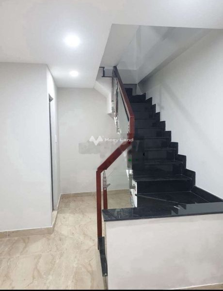 Có diện tích thực là 60m2, cho thuê nhà ở tại Phường 13, Quận 4, trong nhà tổng quan có 3 phòng ngủ, 3 WC hãy nhấc máy gọi ngay-01