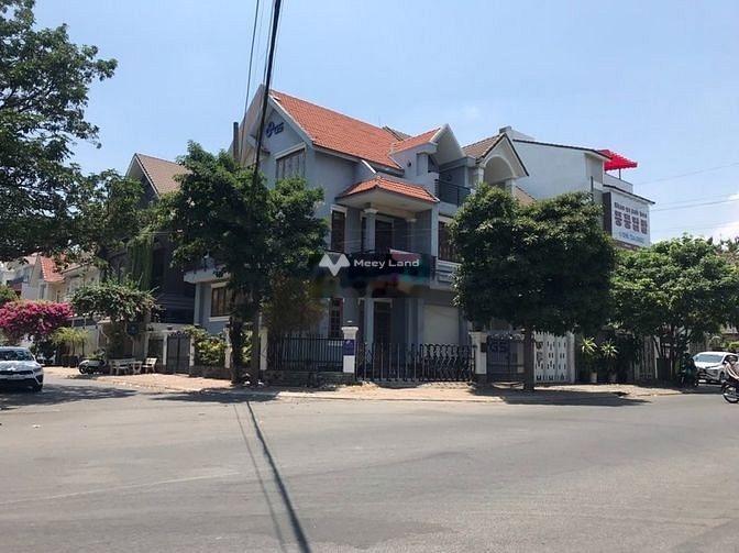 Cho thuê nhà Hầm + 2,5 lầu. góc 2mt Nguyễn Qúy Cảnh. 10x20m. giá 70tr -01