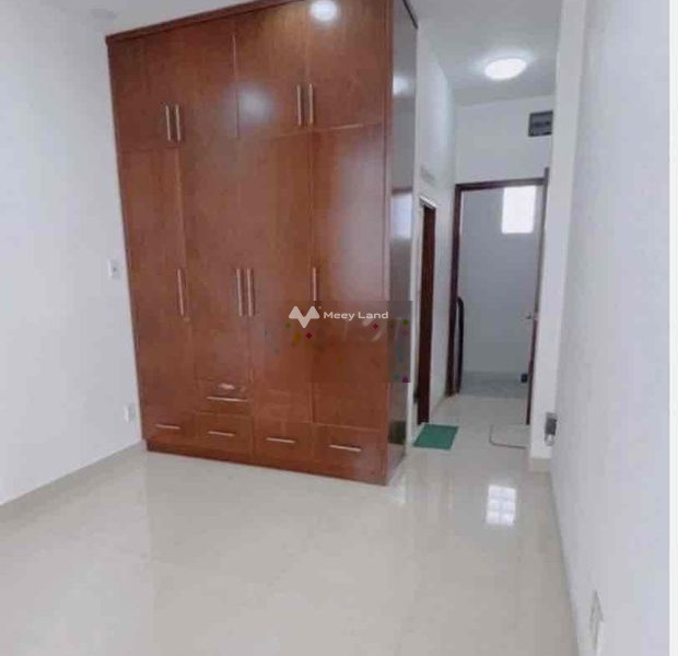 Trong căn này 3 phòng ngủ, cho thuê nhà ở diện tích tổng là 30m2 thuê ngay với giá siêu rẻ chỉ 15 triệu/tháng ngay ở Nguyễn Tiểu La, Quận 10-01