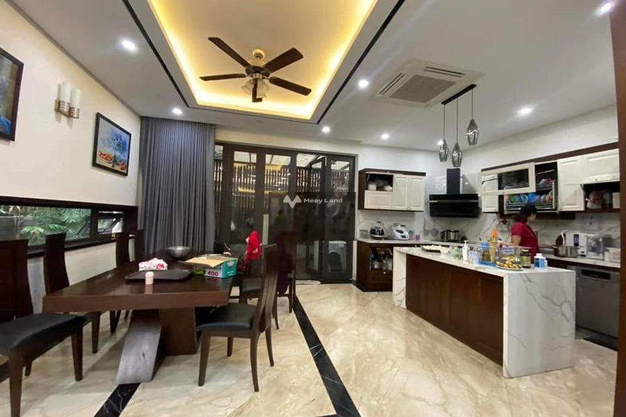 Bán nhà nằm ngay Thanh Xuân, Hà Nội bán ngay với giá thương mại 59 tỷ có diện tích chung là 200m2 trong ngôi nhà này gồm 4 PN-01