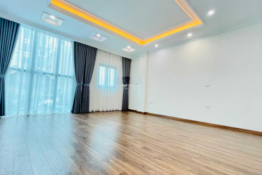 Ngôi nhà bao gồm 6 phòng ngủ, bán nhà ở có diện tích gồm 55m2 bán ngay với giá vô cùng rẻ 10.8 tỷ vị trí đặt tọa lạc ngay ở Hồ Tùng Mậu, Cầu Diễn-01