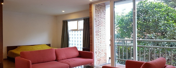Cho thuê căn hộ dịch vụ tại Đặng Thai Mai, Tây Hồ, 45m2, 1 phòng ngủ, ban công, đầy đủ nội thất-02