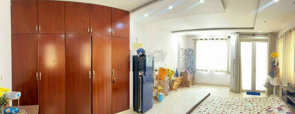 Trong nhà tổng quan có 4 phòng ngủ, bán nhà ở có diện tích 100m2 bán ngay với giá ưu đãi từ 10.3 tỷ nằm trên Nguyễn Thị Thập, Hồ Chí Minh-02