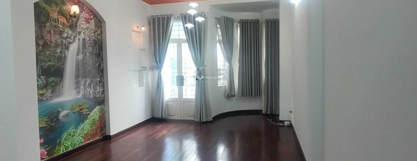 Vị trí thuận lợi nằm trên Đường 31, Hồ Chí Minh cho thuê nhà giá thuê hiện tại 15 triệu/tháng, trong nhà này thì có 5 phòng ngủ, 5 WC-03