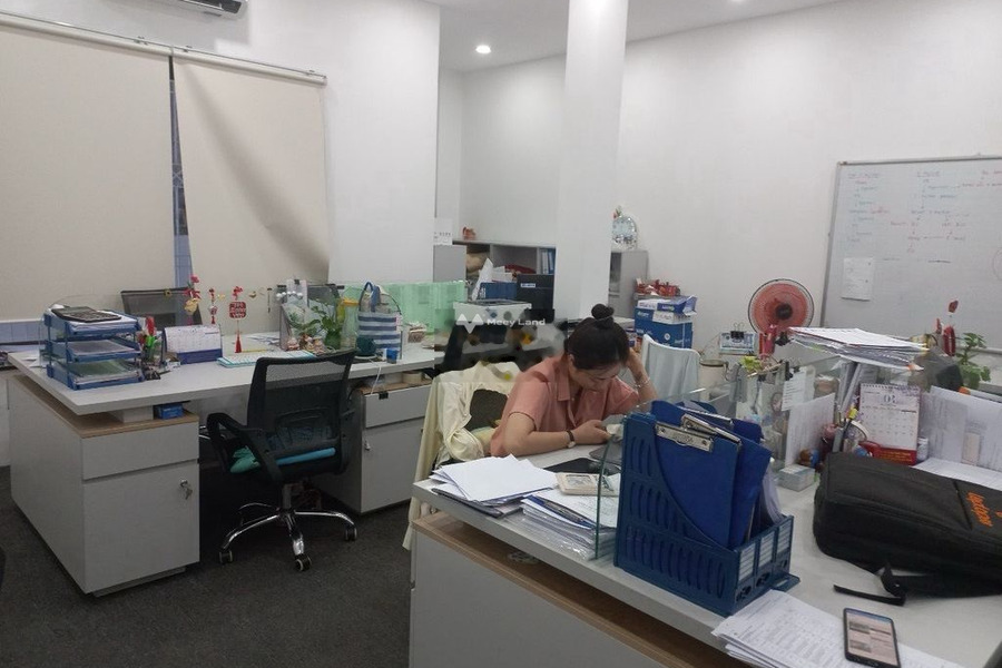 Vị trí đặt ngay ở Trần Hưng Đạo, Đà Nẵng cho thuê sàn văn phòng 90 triệu/tháng 250m2, hướng Tây Nam-01