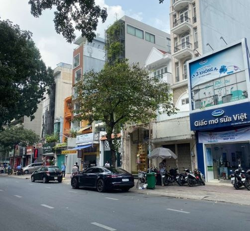 Bán nhà vị trí đặt tại Đường Calmette, Hồ Chí Minh bán ngay với giá khởi điểm từ 48 tỷ có diện tích chung là 67m2 tổng quan nhà 4 phòng ngủ