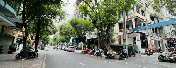 Cho thuê nhà vị trí đẹp nằm trên Quận 1, Hồ Chí Minh, giá thuê khởi điểm từ 250 triệu/tháng diện tích mặt tiền 112m2, trong nhà này có 3 PN-02