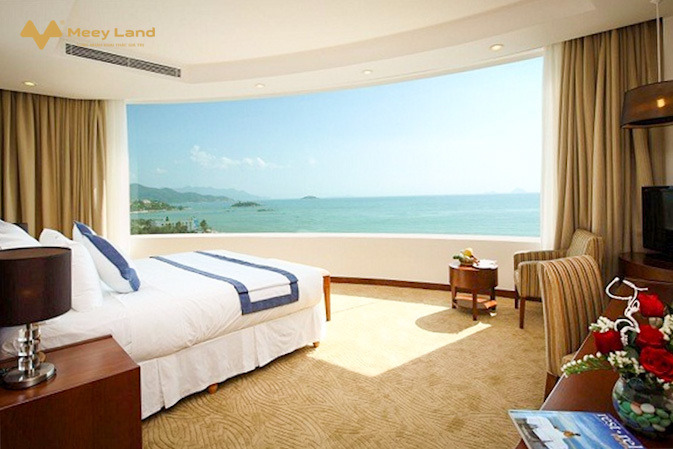 Bán khách sạn 90 phòng view trực diện biển đường Trần Phú, Nha Trang giá tốt