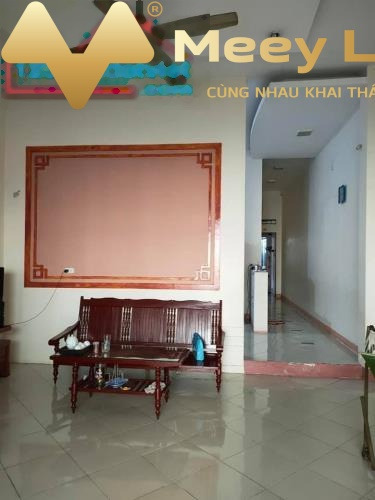 Nhà tổng quan có 2 phòng ngủ, bán nhà ở có dt chung 127 m2 bán ngay với giá hấp dẫn chỉ 820 triệu vị trí thích hợp Hùng Vương, Vĩnh Phúc đường thông 3...-01