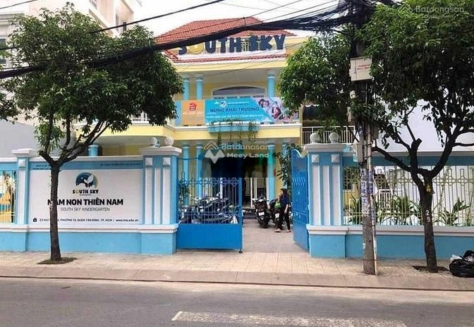 Cho thuê biệt thự Phía trong Núi Thành, Hồ Chí Minh giá thuê gốc 110 triệu/tháng diện tích tổng là 999m2, trong nhà bao gồm có 5 PN