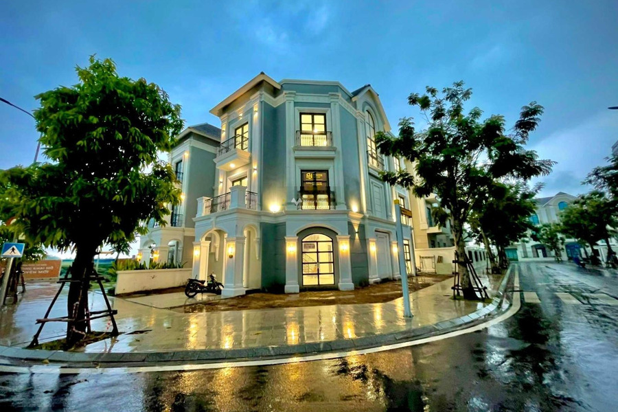 Diện tích 176m2, bán biệt thự vị trí thuận lợi tọa lạc tại Nguyễn Xiển, Hồ Chí Minh, nhà tổng quan gồm 3 phòng ngủ, 3 WC giao thông đông đúc-01