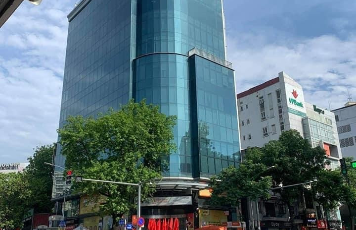 Bán tòa văn phòng mặt phố Kim Mã, lô góc, vị trí đắc địa, 630m2, 12 tầng, mặt tiền 30m