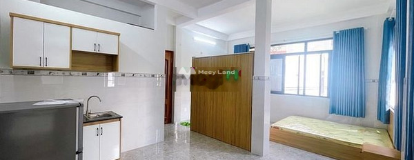 Trong căn hộ có tổng 1 PN, cho thuê căn hộ ngay ở Nguyễn Tri Phương, Phường 4, 1 WC vào ở ngay-03