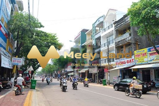 Giá 6 tỷ bán nhà có dt chính 56 m2 vị trí đặt tại trung tâm Quang Trung, Quảng Ngãi nhà tổng quan có tổng 4 phòng ngủ, 2 WC hỗ trợ mọi thủ tục miễn ph...-01