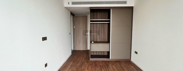 Căn này gồm có 2 phòng ngủ, cho thuê căn hộ mặt tiền tọa lạc gần Thảo Điền, Quận 2, 2 WC nội thất hiện đại-02