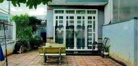 Bán nhà diện tích gồm 100m2 nằm ngay Thới Tam Thôn, Hồ Chí Minh bán ngay với giá giao lưu chỉ 3.5 tỷ trong nhà tổng quan gồm có 2 phòng ngủ, 2 WC-03