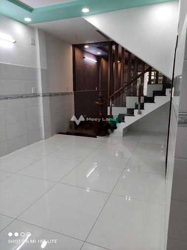 Diện tích như sau 375m2, cho thuê nhà ở vị trí đẹp nằm ở Trịnh Lỗi, Tân Phú, nhà có tất cả 4 phòng ngủ, 4 WC lh tư vấn thêm-01