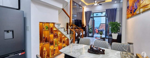 Bán nhà vị trí nằm ở Quận 7, Hồ Chí Minh bán ngay với giá bất ngờ từ 2.7 tỷ có diện tích gồm 70m2 ngôi nhà này bao gồm 3 PN-02
