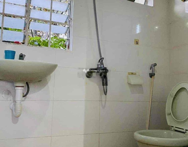 Có diện tích sàn 80m2, cho thuê nhà ở vị trí thuận lợi ngay Trần Quý Cáp, Huế, trong nhà bao gồm có 3 phòng ngủ, 2 WC tiện ích đầy đủ-01