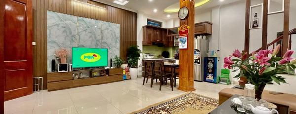 Bán nhà vị trí đặt tọa lạc ngay trên Yên Hòa, Hà Nội bán ngay với giá ưu đãi 8.8 tỷ diện tích rộng 60m2 hướng Đông căn nhà có tất cả 7 PN-03