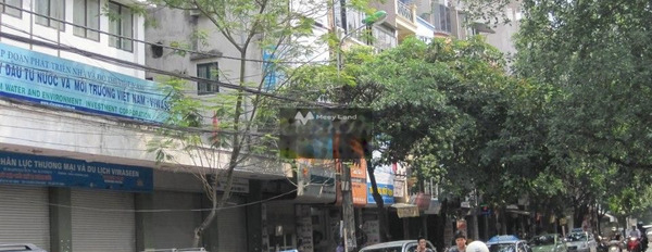 Chung cư 1 phòng ngủ, cho thuê căn hộ vị trí đẹp ngay trên Văn Miếu, Hà Nội, trong căn hộ bao gồm có 1 PN, 1 WC hẻm rộng-03