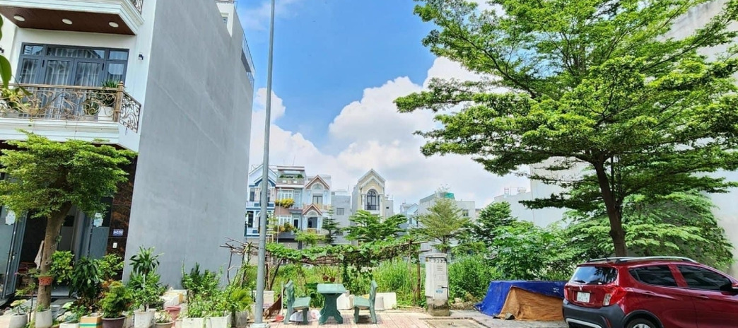 Cần bán gấp lô đất mặt tiền đường Nguyễn Hữu Cảnh 32m, ngay trung tâm hành chính Nhơn Trạch, thổ cư, bán 2,2 tỷ