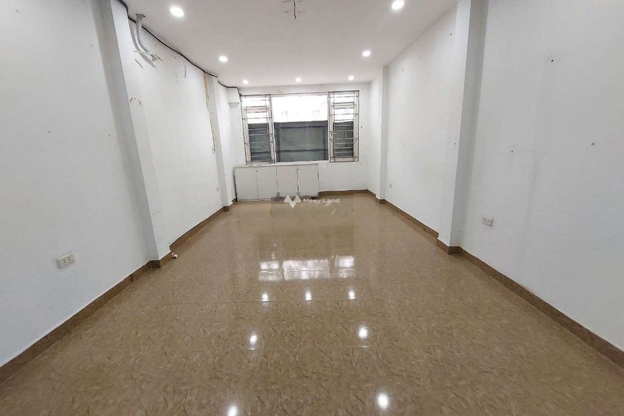 Cho thuê nhà vị trí trung tâm Nguyễn Văn Cừ, Bồ Đề, giá thuê chính chủ chỉ 18 triệu/tháng có diện tích rộng 40m2, trong nhà này gồm có 4 phòng ngủ-01