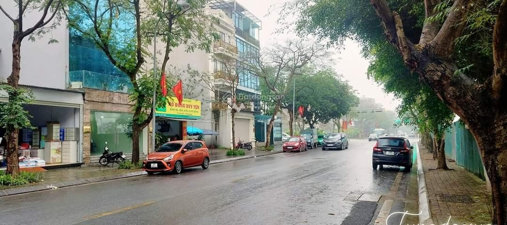 Ngôi nhà bao gồm có 3 phòng ngủ bán nhà giá bán cực kì tốt chỉ 25.5 tỷ diện tích rộng 100m2 vị trí mặt tiền nằm trên Việt Hưng, Hà Nội