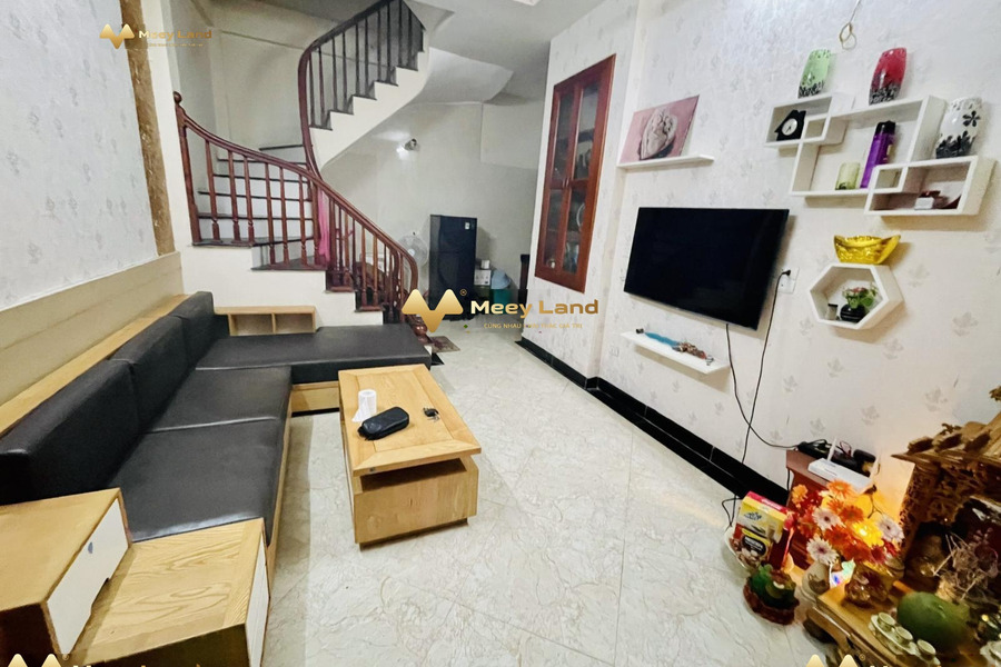 Cho thuê nhà mặt tiền nằm tại Phường Tân Mai, Quận Hoàng Mai, vào ở ngay giá ngạc nhiên chỉ 9 triệu/tháng toàn bộ khu vực có diện tích 35 m2, trong nh...-01