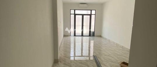 Cho thuê nhà ở có diện tích 90m2 thuê ngay với giá đàm phán 50 triệu/tháng vị trí mặt tiền gần Trần Minh Quyền, Quận 10-02