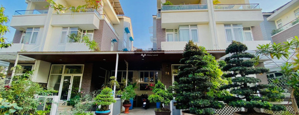 Nhà nhìn chung gồm 5 phòng ngủ, bán biệt thự, bán ngay với giá ưu đãi từ 13 tỷ với diện tích khoảng 108m2 vị trí thuận lợi nằm ở Quận 7, Hồ Chí Minh-02