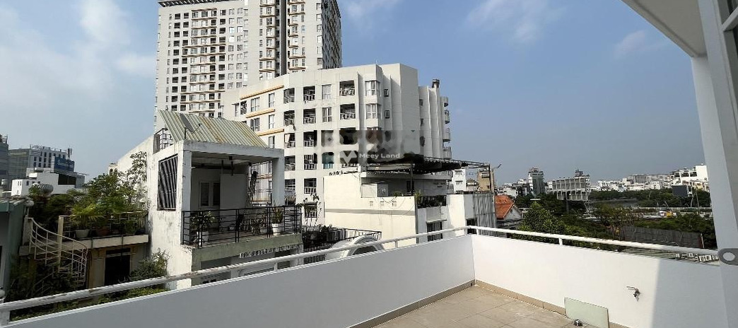 Căn nhà có tất cả 6 PN bán nhà bán ngay với giá siêu rẻ 11.5 tỷ diện tích 64m2 vị trí đặt ngay ở Trần Quang Diệu, Hồ Chí Minh