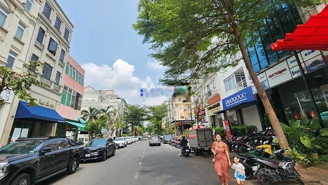 Cho thuê nhà vị trí thuận lợi nằm tại Quận 7, Hồ Chí Minh, giá bàn giao chỉ 79 triệu/tháng Có tổng diện tích 111m2, nhà này có tổng 9 PN-01