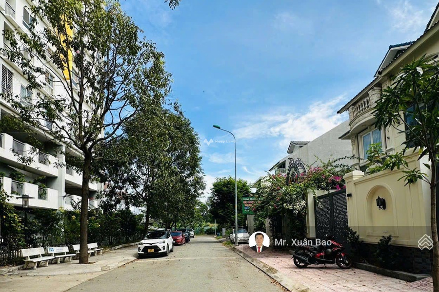 DT 200m2, bán biệt thự vị trí mặt tiền tọa lạc ngay ở Liên Phường, Hồ Chí Minh, căn nhà có 4 PN, 4 WC liên hệ chính chủ.-01