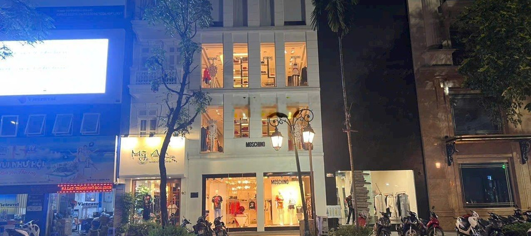 Cho thuê nhà MP Bùi Thị Xuân, Hà Nội. MT: 8m, DT: 120m2 x 4 tầng, giá thuê: 85 triệu/tháng 