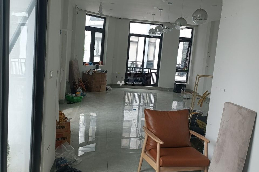 Diện tích cụ thể 70m2, cho thuê nhà ở mặt tiền tọa lạc tại Hà Cầu, Hà Nội, nhà này bao gồm 5 PN, 5 WC cực kì sang trọng-01