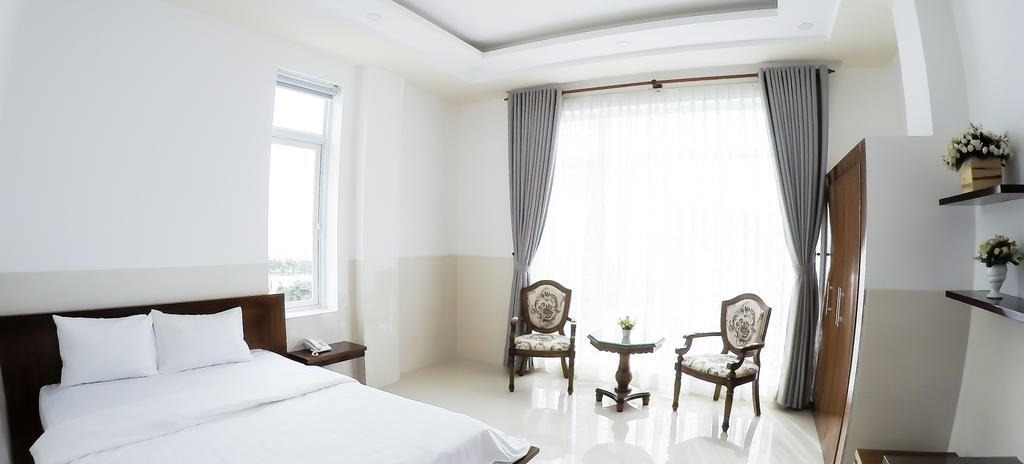 Cho thuê rẻ khách sạn góc 2 mặt tiền đường La Văn Cầu, phường Thắng Tam