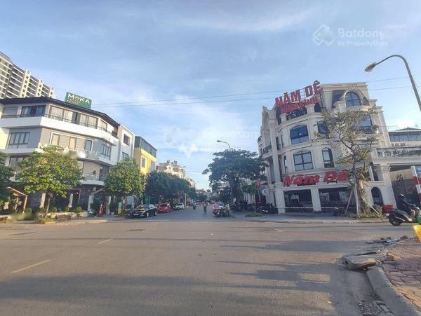 Cho thuê nhà tọa lạc ngay tại Gia Lâm, Hà Nội, giá thuê chốt nhanh 22 triệu/tháng Có tổng diện tích 220m2
