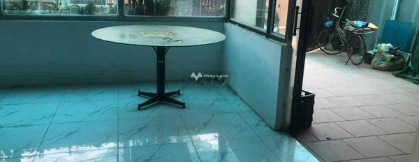 Diện tích gồm 330m2, cho thuê nhà ở vị trí mặt tiền tọa lạc ngay Âu Cơ, Hà Nội, căn nhà gồm có tất cả 2 phòng ngủ, 2 WC dọn vào ở ngay-02