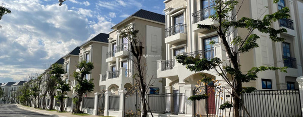 Trong căn này gồm có 6 PN, bán biệt thự, giá bán cực rẻ 30.9 tỷ có diện tích rộng 300m2 vị trí tại Quận 9, Hồ Chí Minh-02