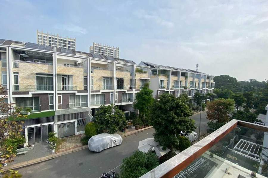 Cho thuê nhà có một diện tích là 108m2 vị trí mặt tiền ngay trên Bùi Văn Ba, Hồ Chí Minh thuê ngay với giá bất ngờ 25 triệu/tháng-01