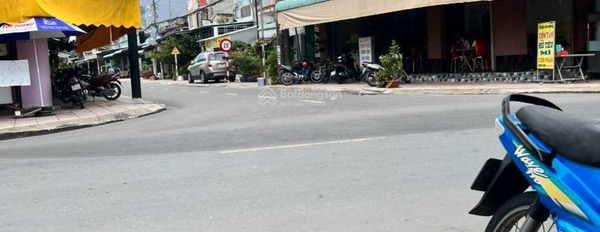 Bán nhà phố khóm 1 trung tâm thị trấn Lai Vung 241,7m2. Sổ đỏ chính chủ. MT 4,3m ngã 3 xa lộ LV -02