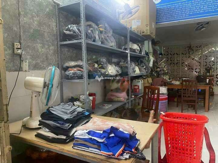 Có tuổi r Sang tiệm giặt sấy trong chợ Tân Sơn Nhất p3 Gò Vấp -01